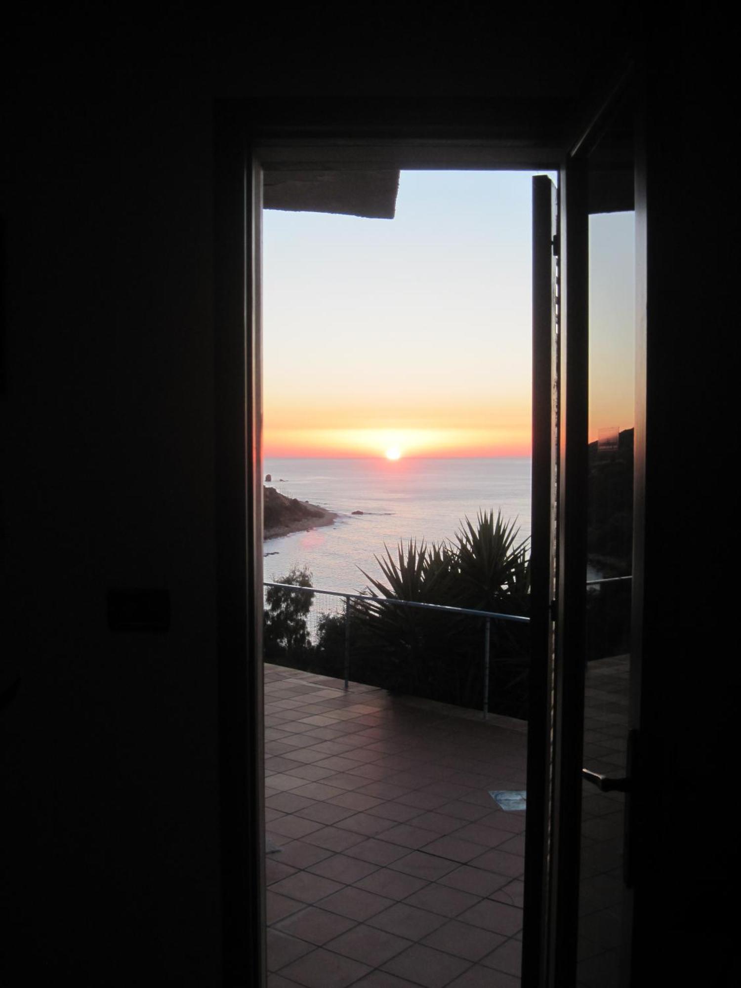 Camere & Case Vacanze Lo Scoglio 卡斯特图萨 客房 照片