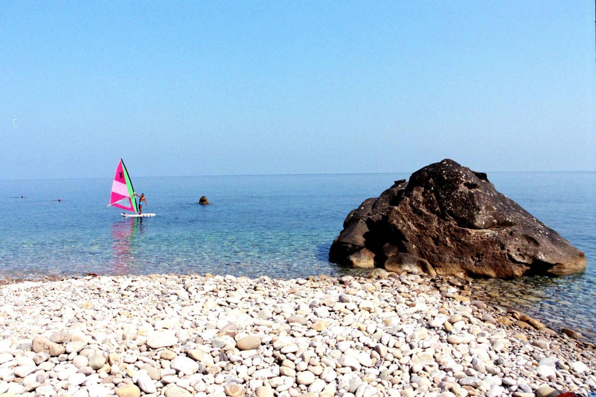 Camere & Case Vacanze Lo Scoglio 卡斯特图萨 客房 照片