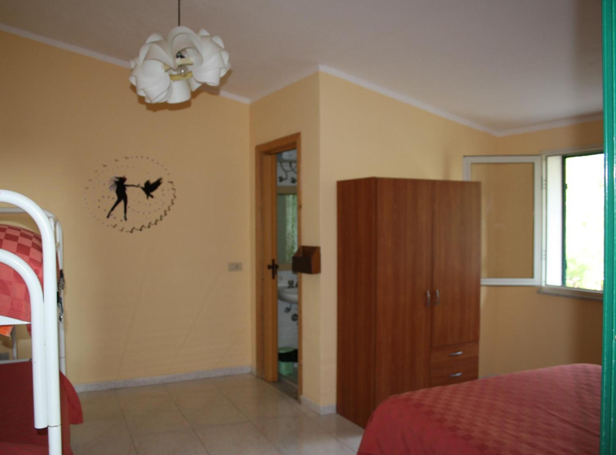 Camere & Case Vacanze Lo Scoglio 卡斯特图萨 外观 照片