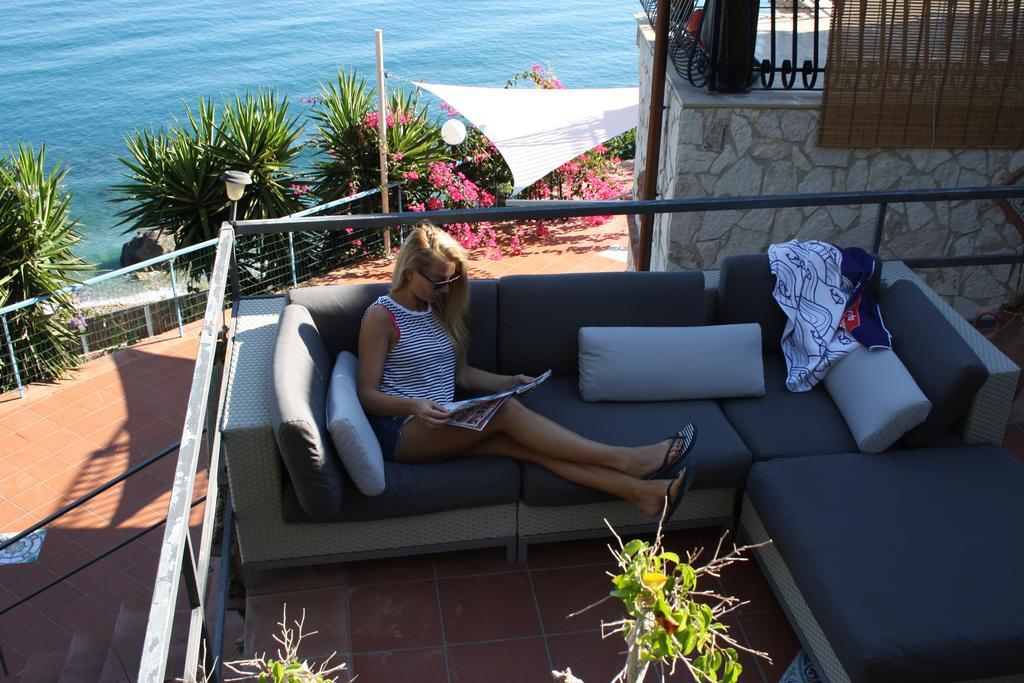 Camere & Case Vacanze Lo Scoglio 卡斯特图萨 外观 照片
