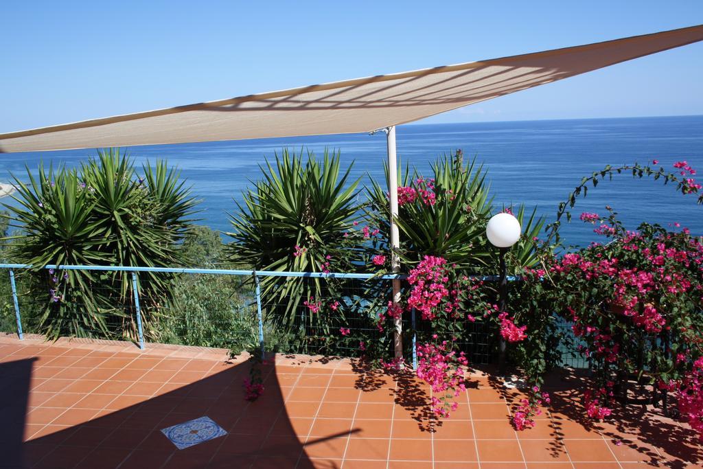 Camere & Case Vacanze Lo Scoglio 卡斯特图萨 外观 照片